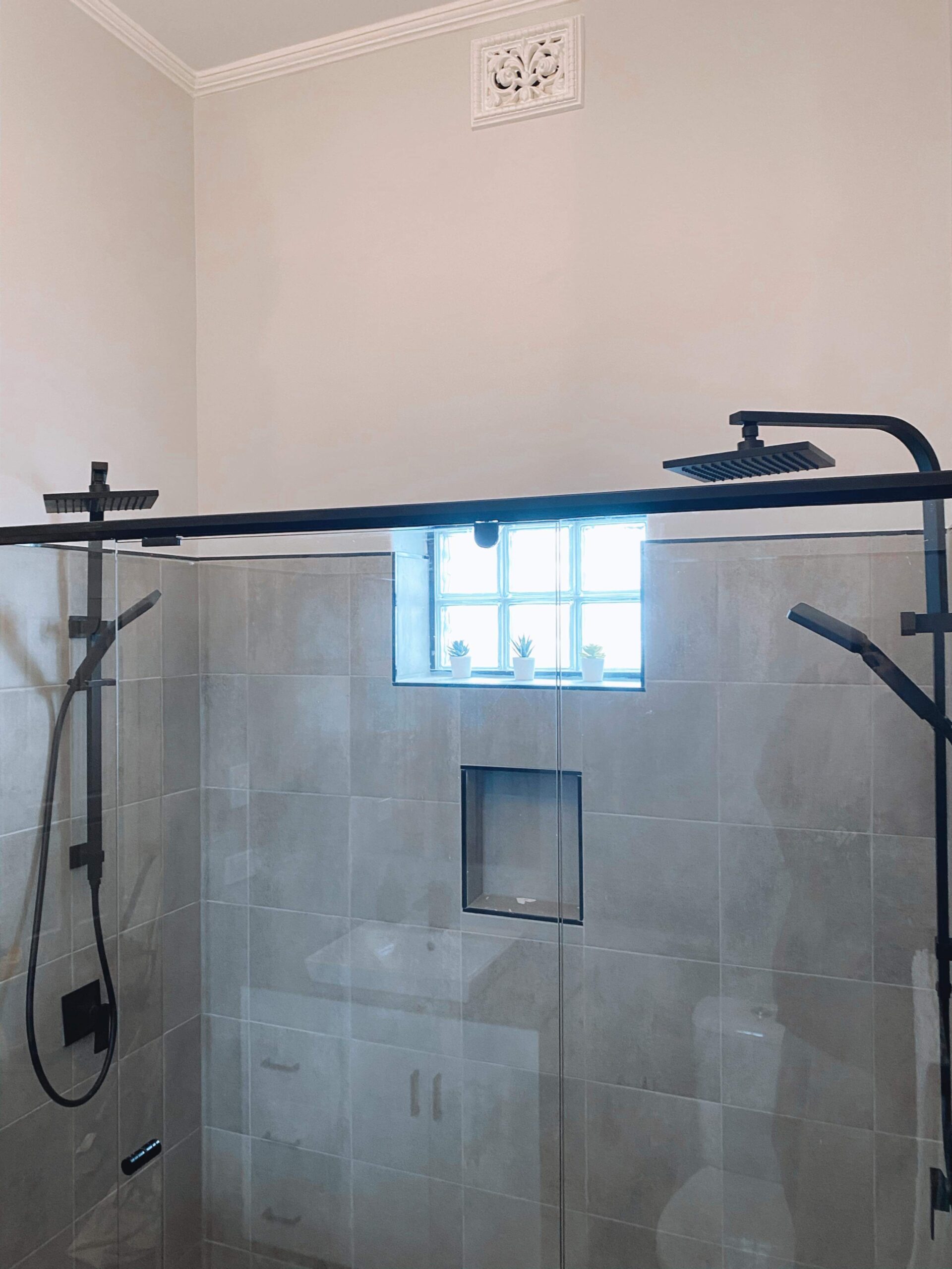 The Bend Abode - Deluxe King Suite with Double Shower