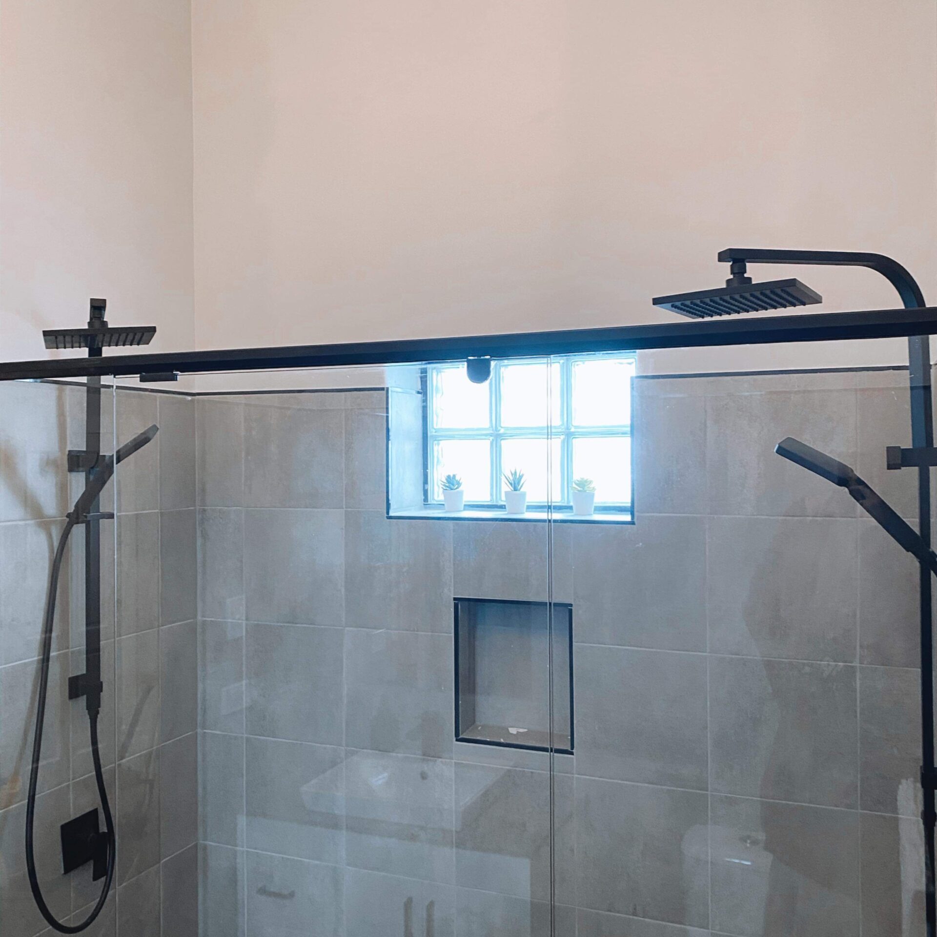 The Bend Abode - Deluxe King Suite with Double Shower