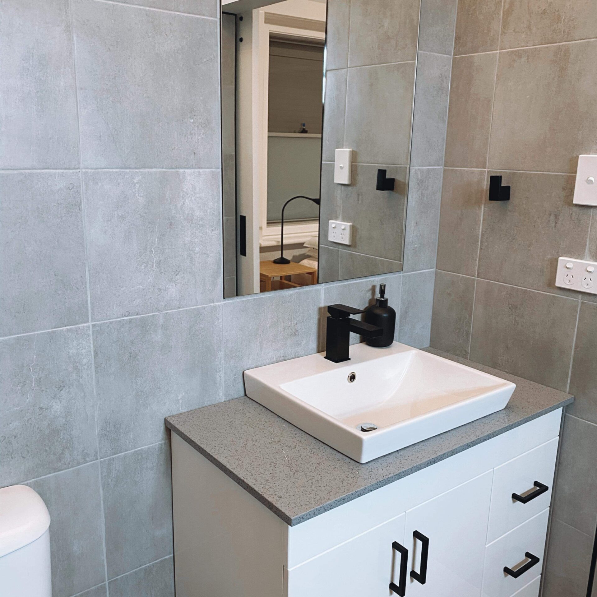 The Bend Abode - Deluxe King Suite