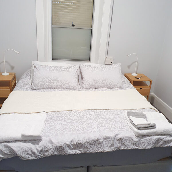 The Bend Abode - Room 5 - King Room with Shared Bathroom